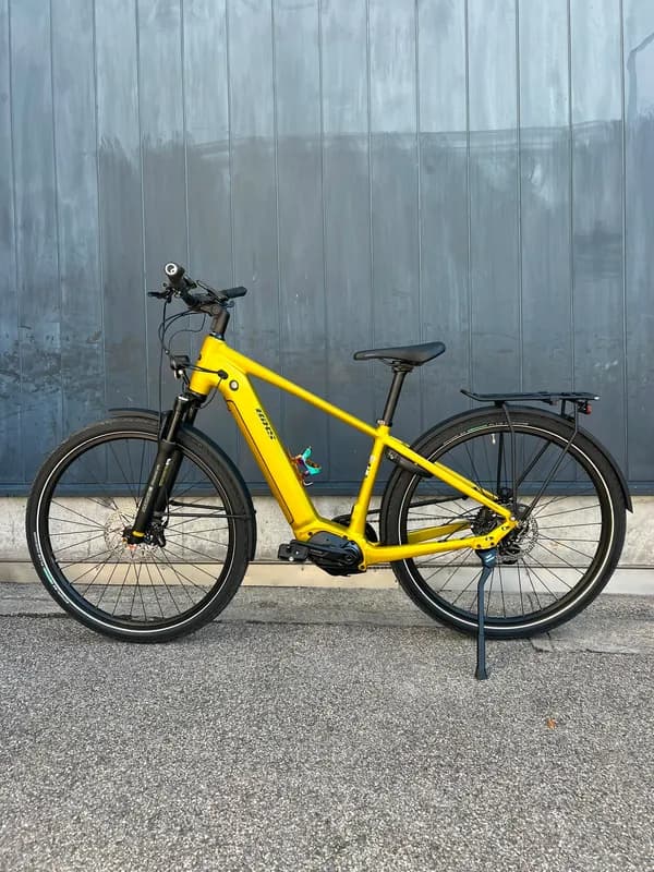 BIXS Campus E10 dirty yellow — 1